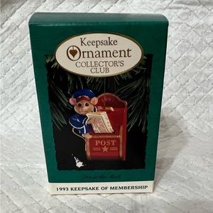 Hallmark 1993 It's in the Mail Mouse Delivers mail Collectors Club Ornament